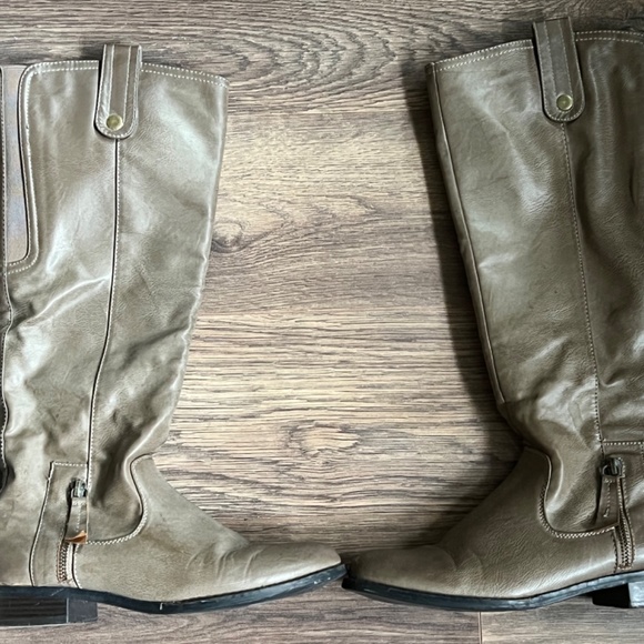 Taupe tall boots in good condition - Picture 2 of 2